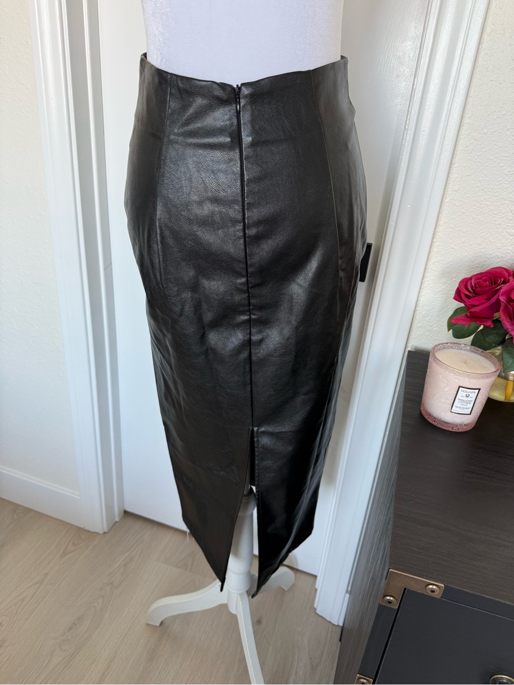Micas Black Faux Leather High-Waist Midi Skirt NWT SZ Sm - Picture 3 of 10